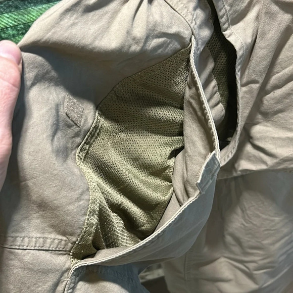 Cabelas Outdoor Gear Men’s Khaki Button Front Right Hand Shooting Shirt Sz XL - Picture 7 of 12